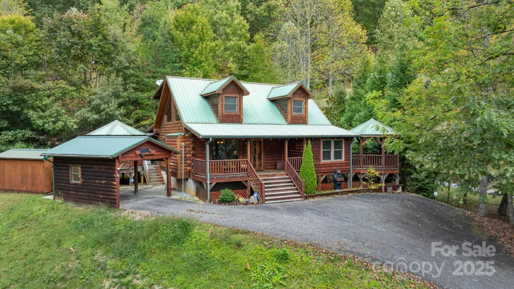 80 Slow Lane Whittier, NC 28789