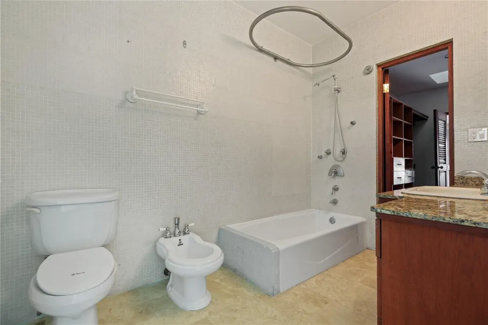 10 CALLE SOL Old San Juan, PR 00901