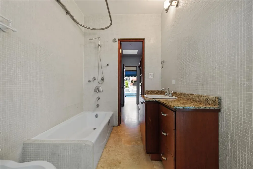 10 CALLE SOL Old San Juan, PR 00901