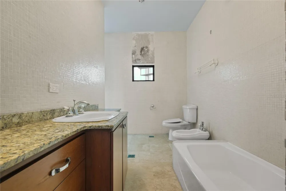 10 CALLE SOL Old San Juan, PR 00901