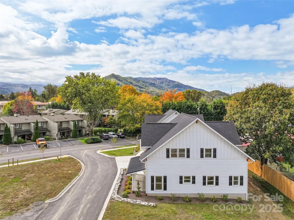 15 Riemar Lane Waynesville, NC 28786