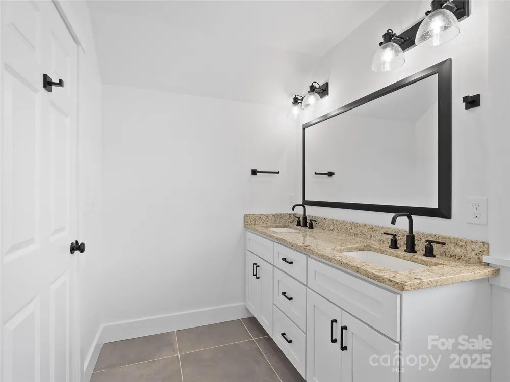 15 Riemar Lane Waynesville, NC 28786