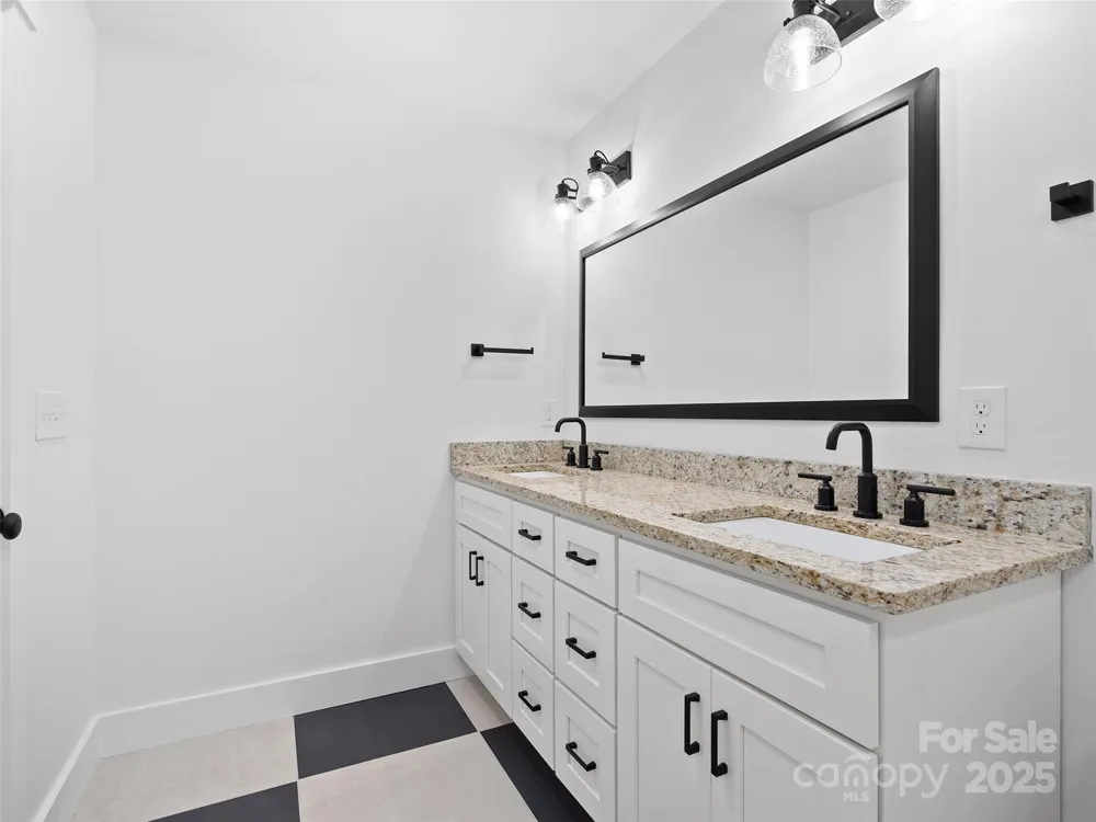 11 Riemar Lane Waynesville, NC 28786