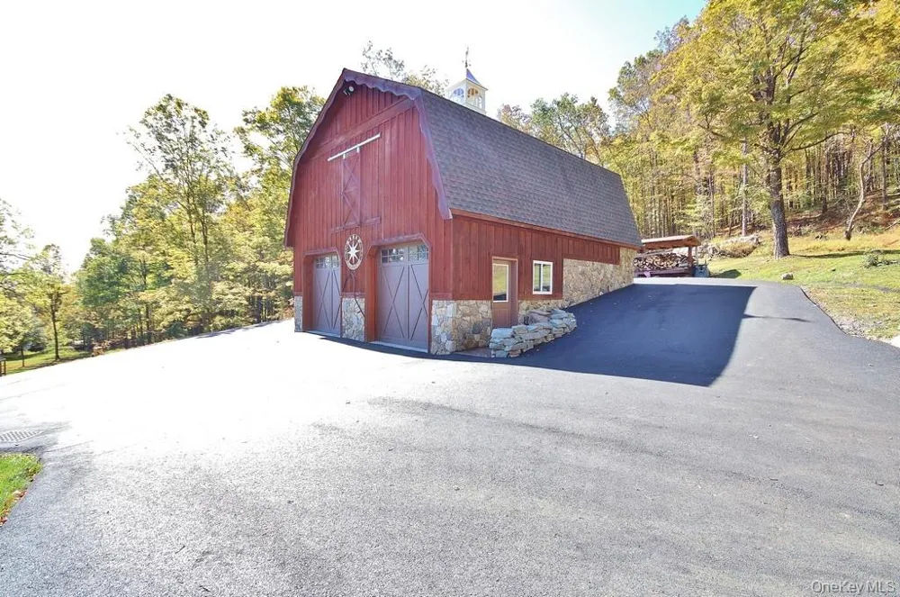 575 Roosa Gap Road Bloomingburg, NY 12721