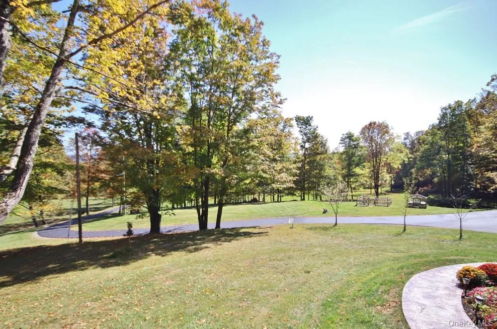 575 Roosa Gap Road Bloomingburg, NY 12721
