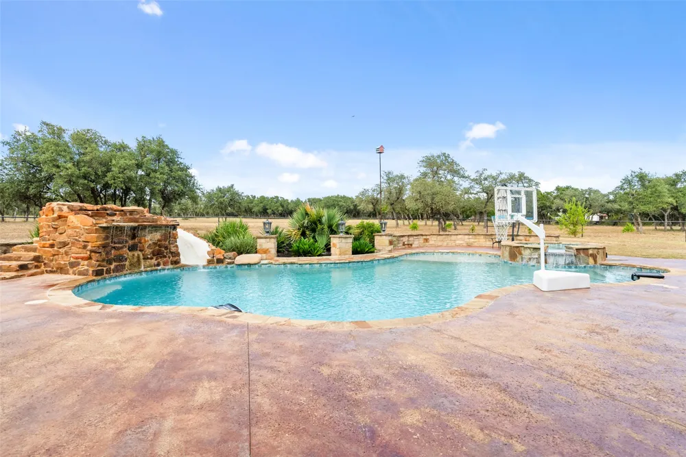 2700 County Road 282 Road Leander, TX 78641