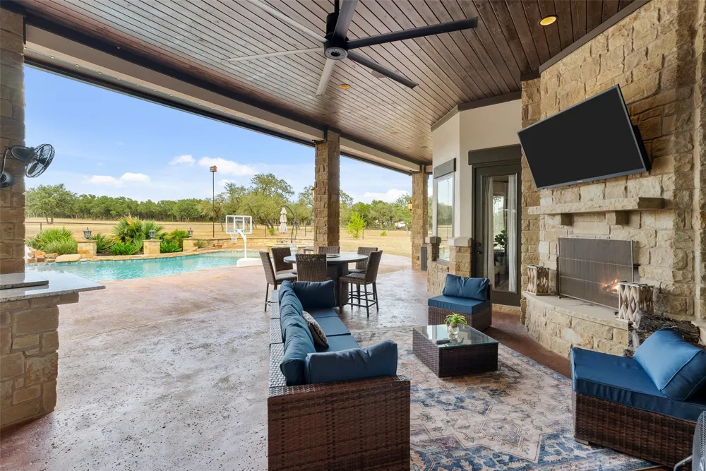 2700 County Road 282 Road Leander, TX 78641