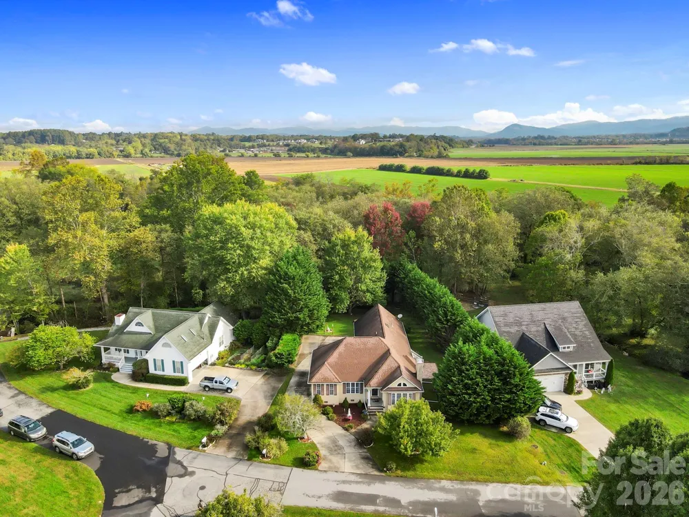 372 Kingfisher Lane Mills River, NC 28759