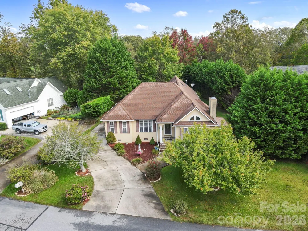 372 Kingfisher Lane Mills River, NC 28759