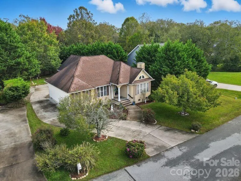 372 Kingfisher Lane Mills River, NC 28759
