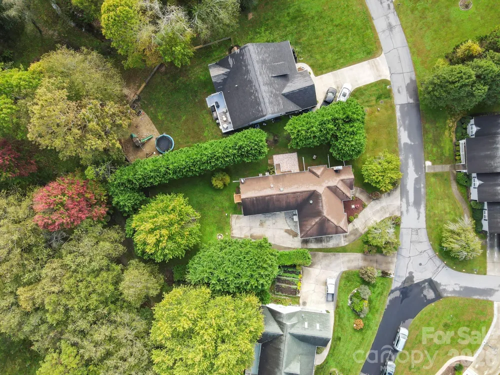 372 Kingfisher Lane Mills River, NC 28759