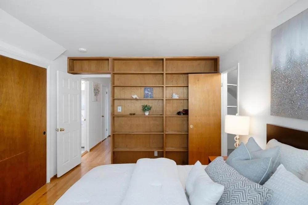 2425 Crestmoor Drive San Bruno, CA 94066