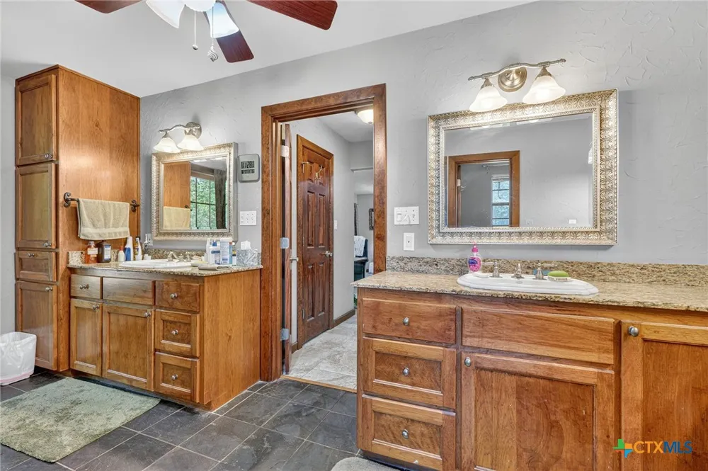 725 County Road 300 Hamilton, TX 76531