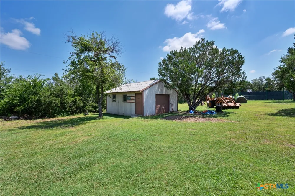 725 County Road 300 Hamilton, TX 76531
