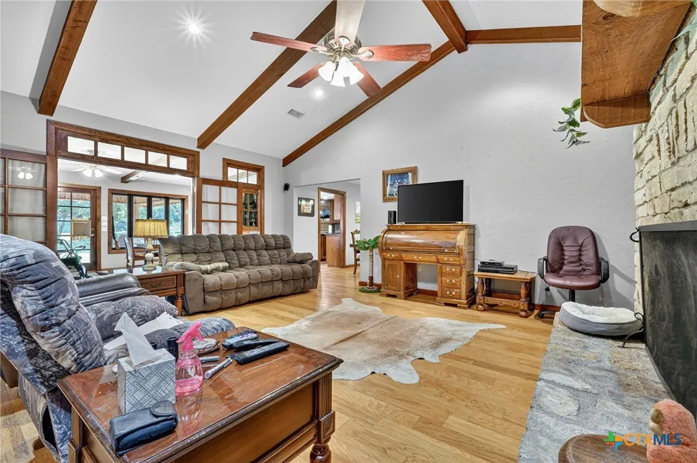 725 County Road 300 Hamilton, TX 76531