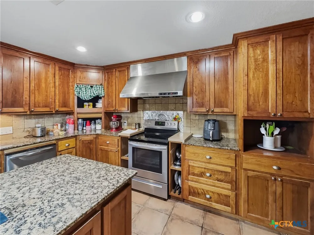 725 County Road 300 Hamilton, TX 76531