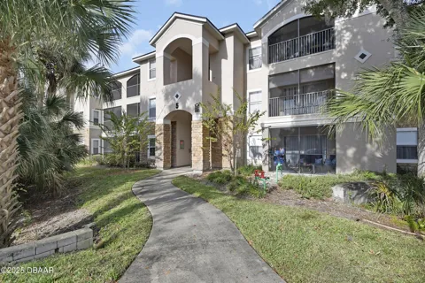 940 Village Trail #5-106