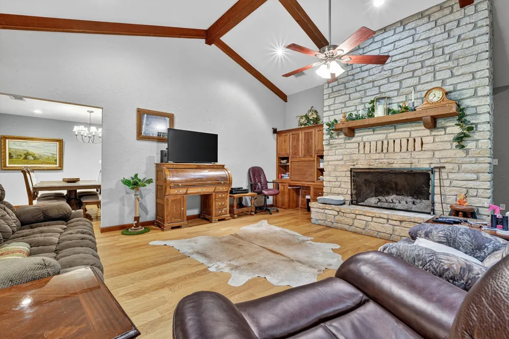 725 County Road 300 Hamilton, TX 76531