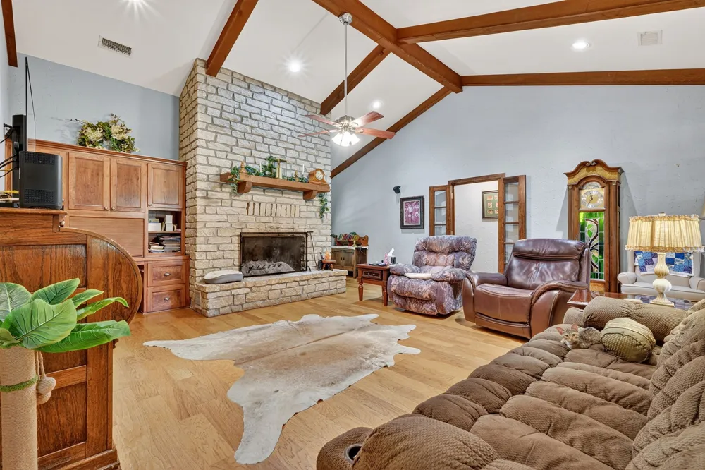 725 County Road 300 Hamilton, TX 76531