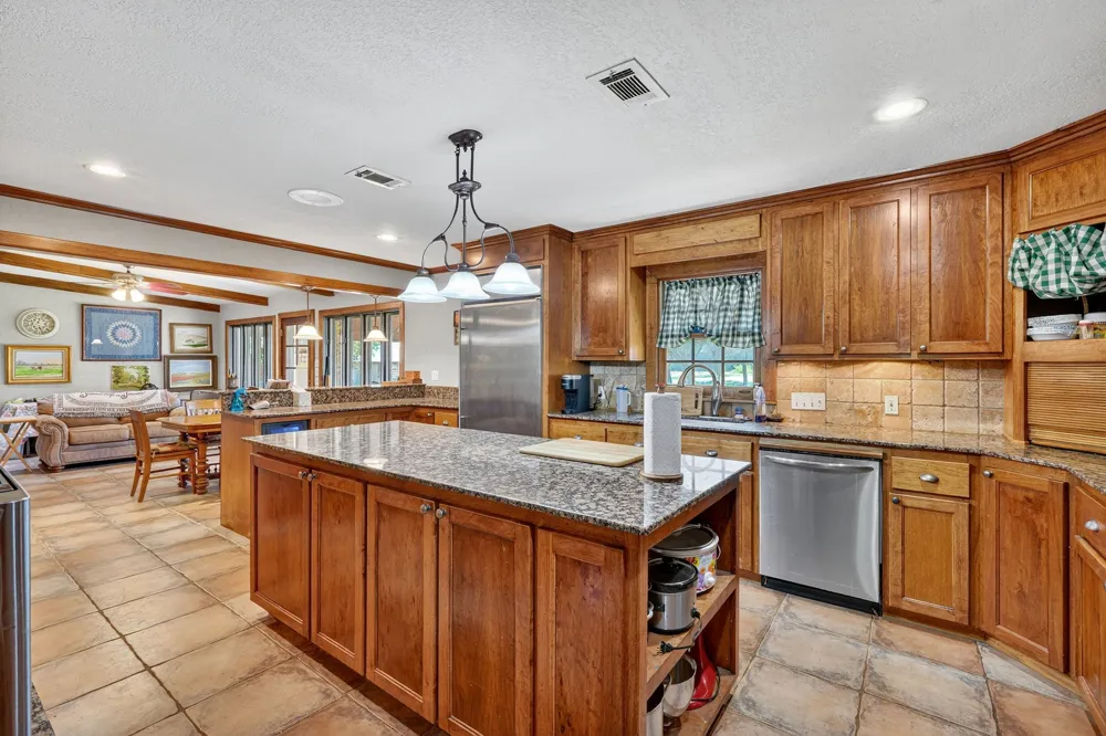 725 County Road 300 Hamilton, TX 76531
