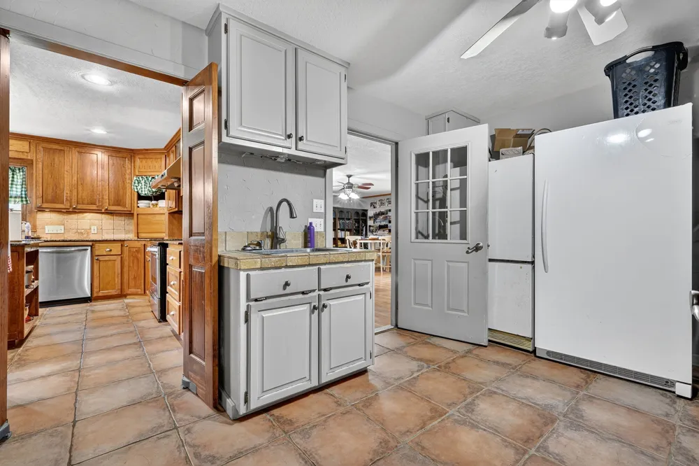 725 County Road 300 Hamilton, TX 76531
