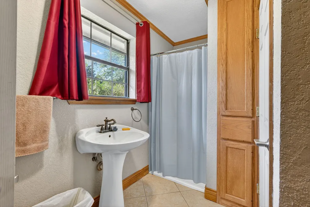 725 County Road 300 Hamilton, TX 76531