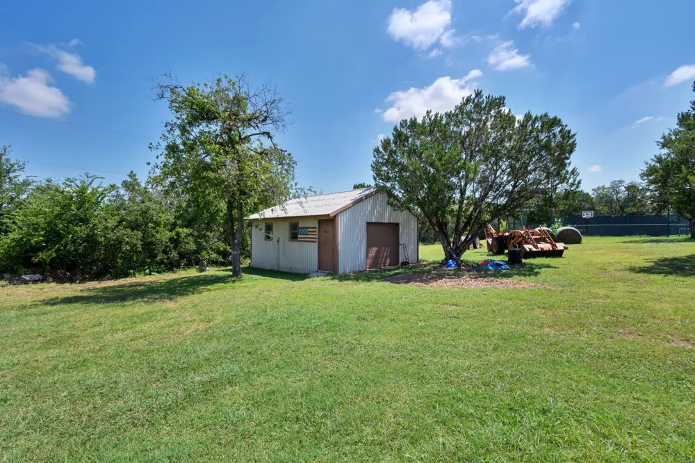 725 County Road 300 Hamilton, TX 76531