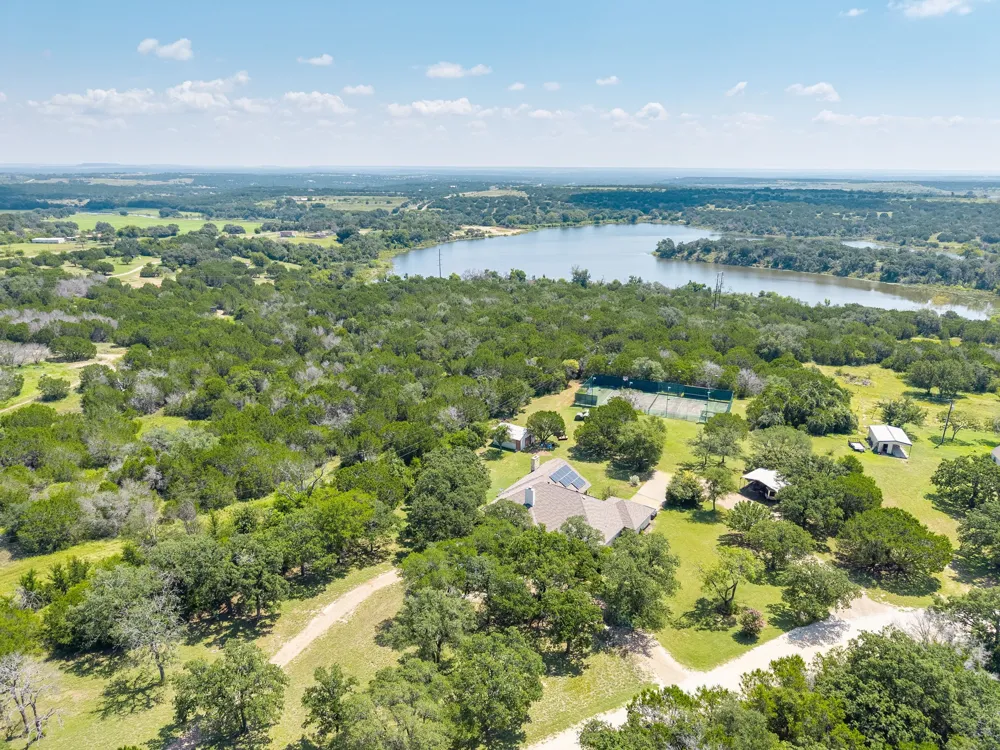 725 County Road 300 Hamilton, TX 76531