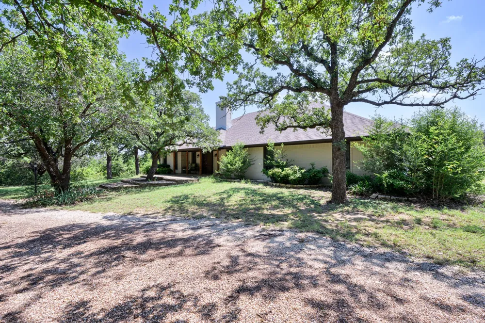 725 County Road 300 Hamilton, TX 76531