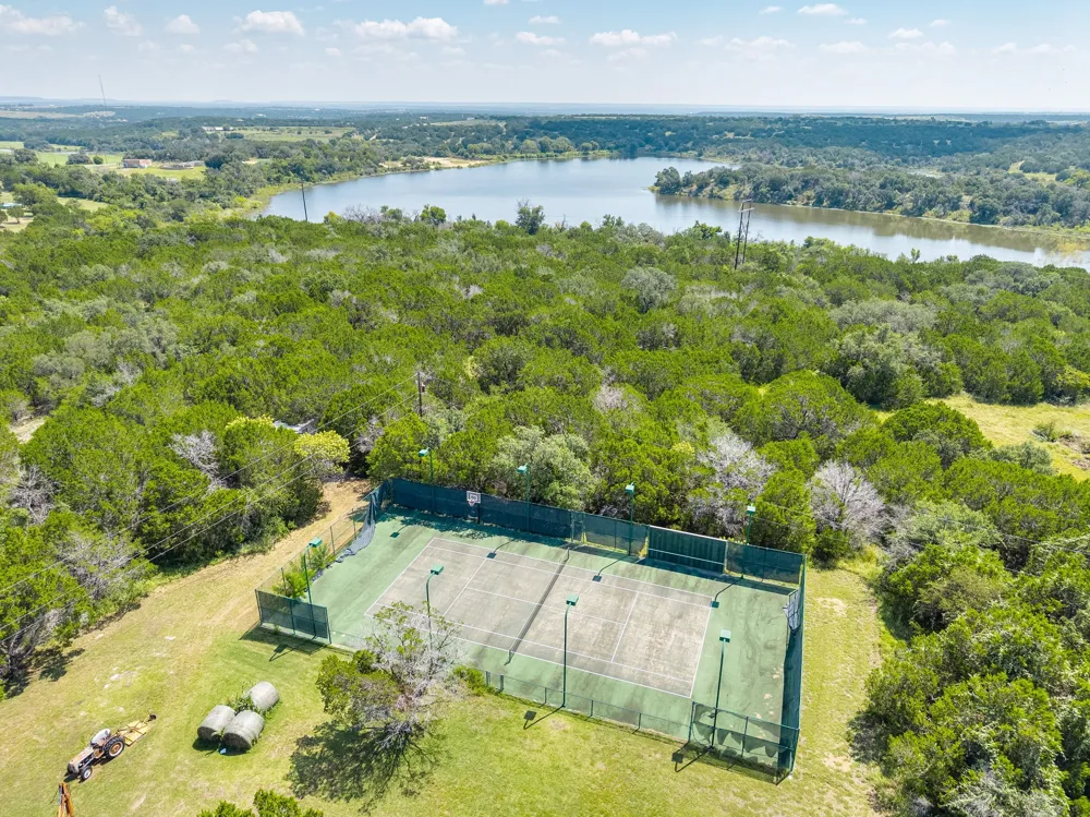 725 County Road 300 Hamilton, TX 76531