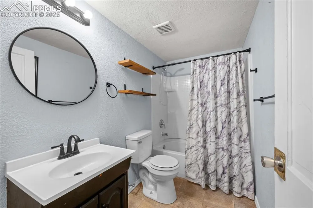 938 E Evans Avenue Pueblo, CO 81004