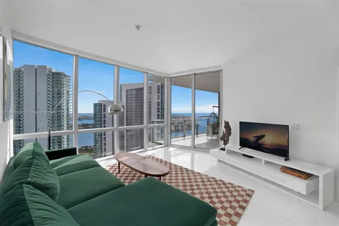 851 NE 1st Ave #4403