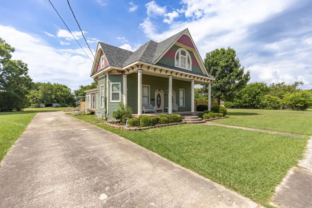 404 E Main Street Ladonia, TX 75449