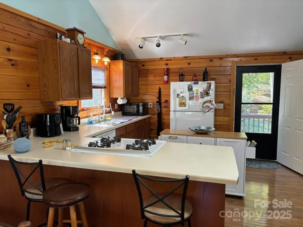 408 Dora Lane Bakersville, NC 28705