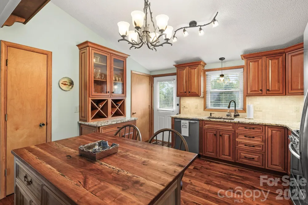 228 Snowshoe Loop Newland, NC 28657