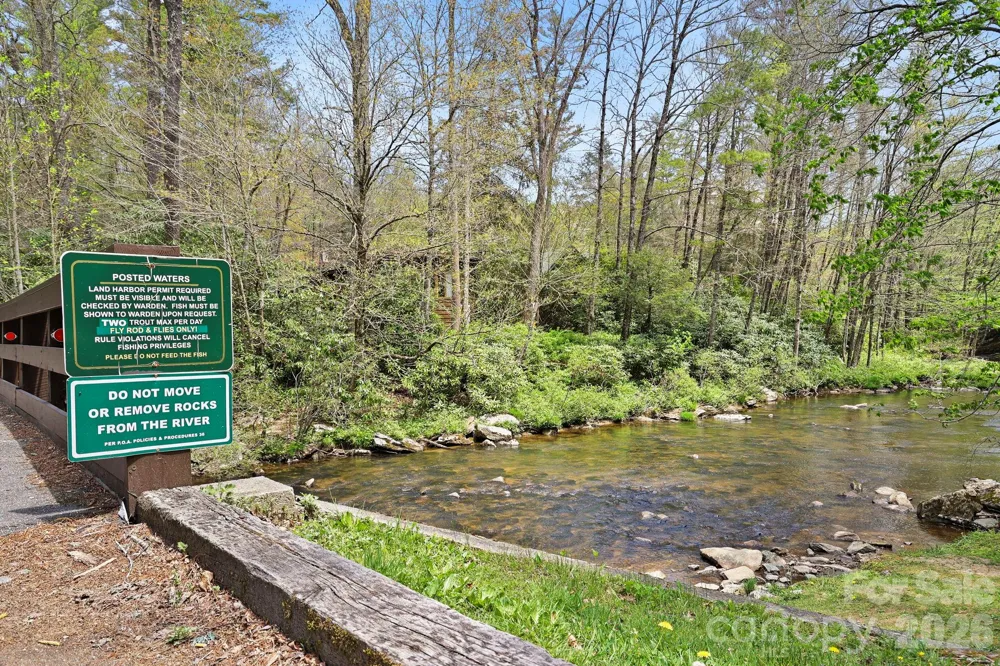 228 Snowshoe Loop Newland, NC 28657