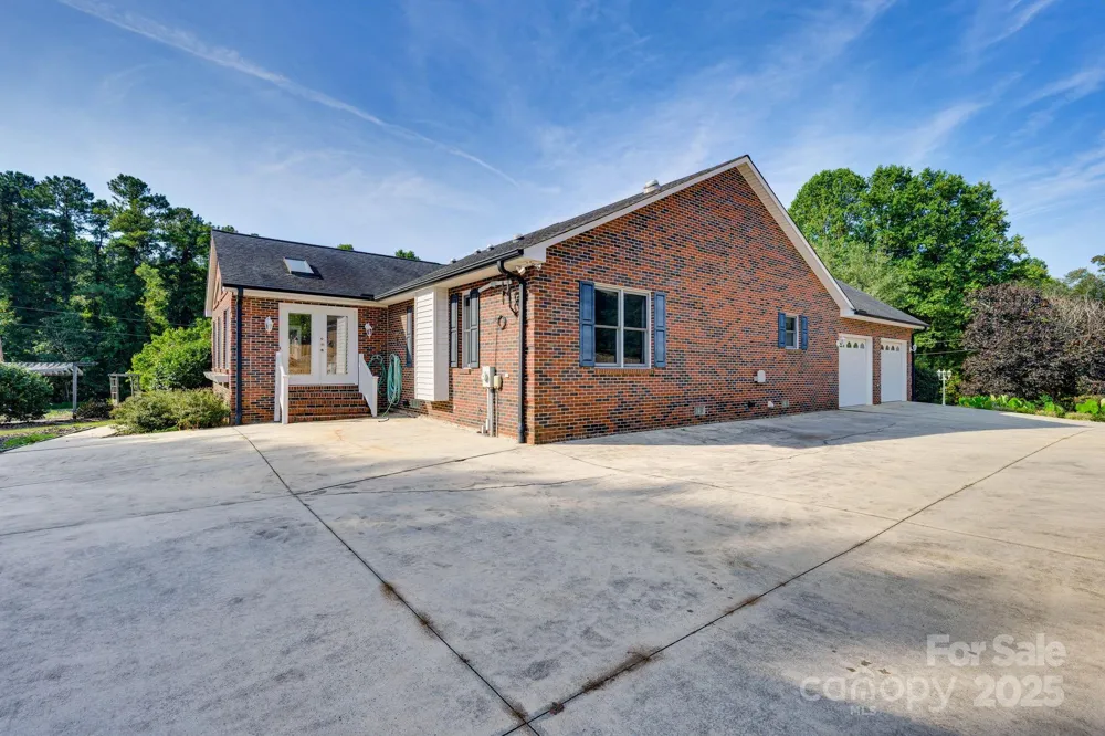 3132 Fox Den Circle Iron Station, NC 28080