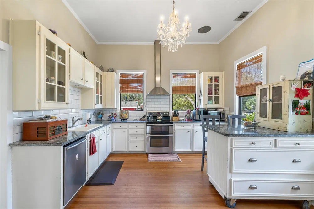 222 Harris Street Bellville, TX 77418