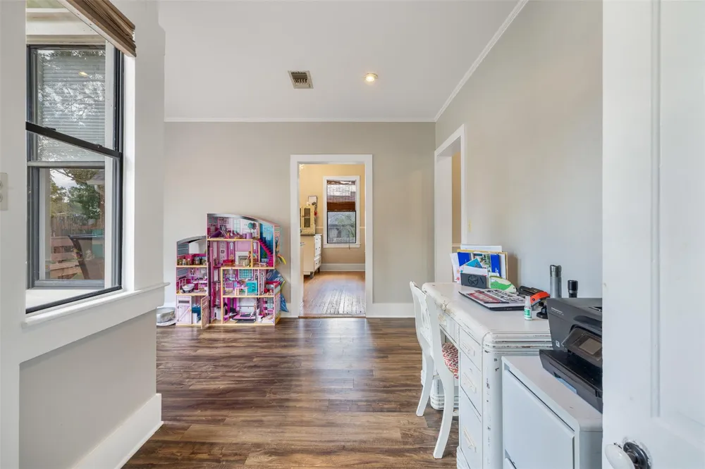 222 Harris Street Bellville, TX 77418