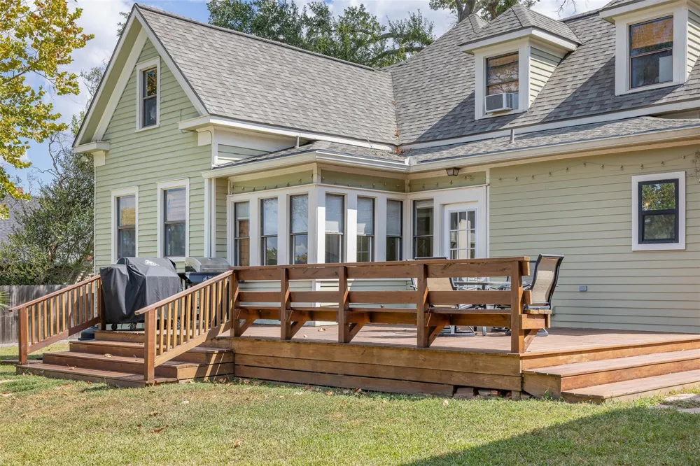 222 Harris Street Bellville, TX 77418