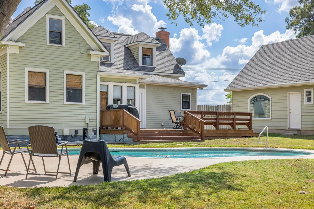 222 Harris Street Bellville, TX 77418