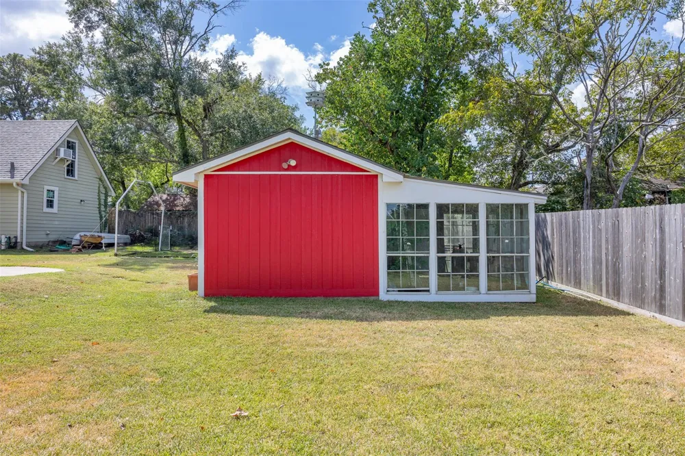 222 Harris Street Bellville, TX 77418