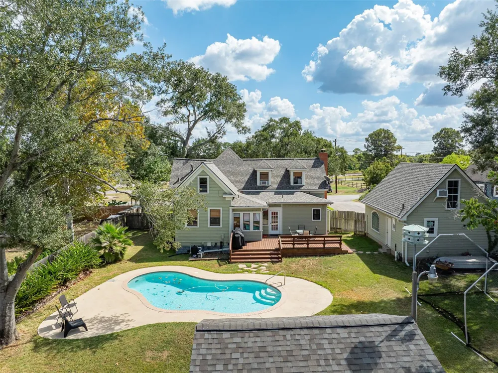 222 Harris Street Bellville, TX 77418