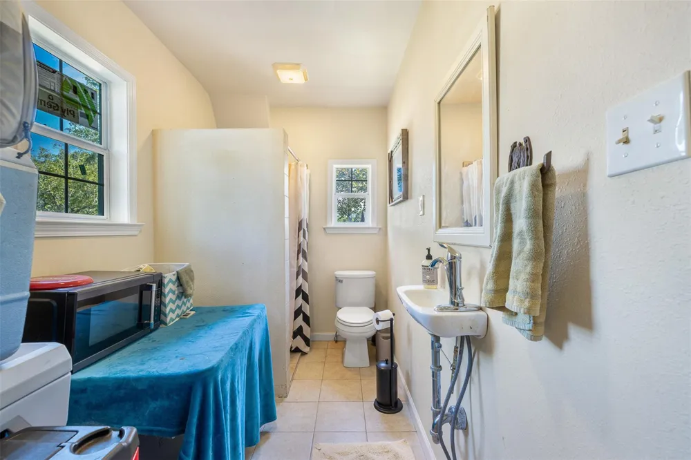 222 Harris Street Bellville, TX 77418