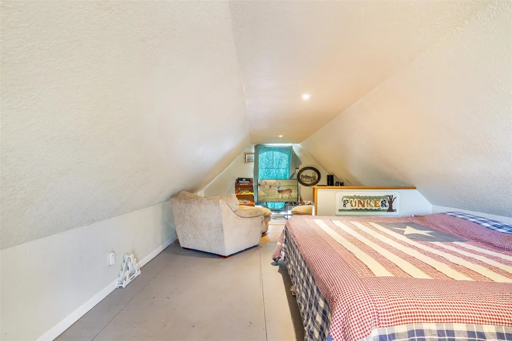 222 Harris Street Bellville, TX 77418