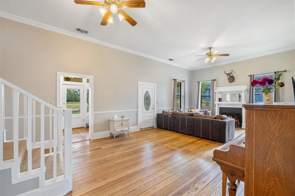 222 Harris Street Bellville, TX 77418