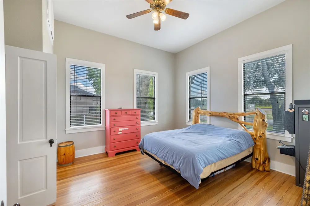 222 Harris Street Bellville, TX 77418