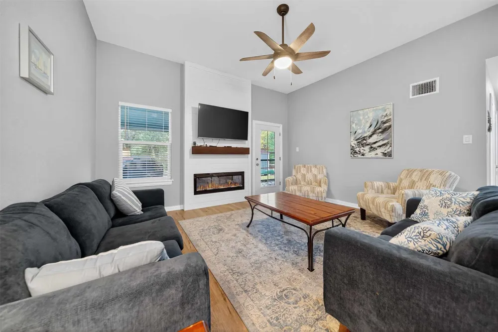 128 Armada Loop Payne Springs, TX 75156