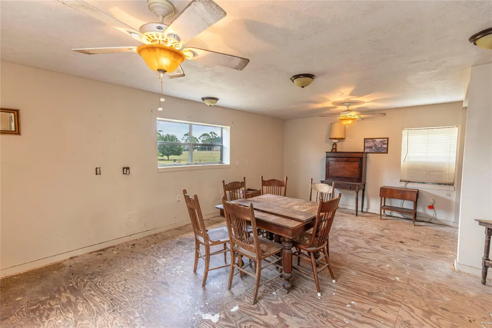 768 Travis Road Bellville, TX 77418