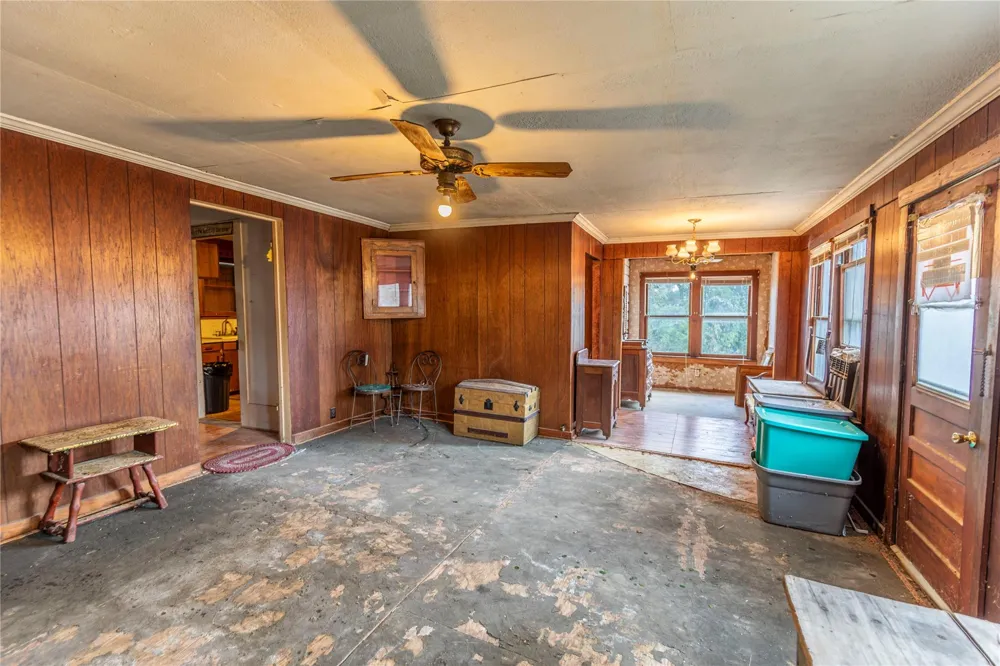 768 Travis Road Bellville, TX 77418